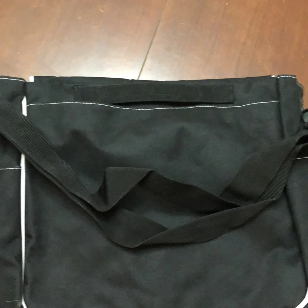 Skip Hop Messenger Bag black